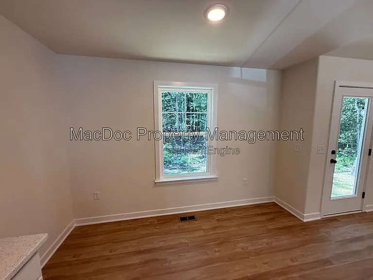 387 Forest Grove Rd — Photo 7