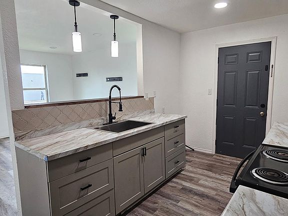 3rd image of 317 Forby Ave