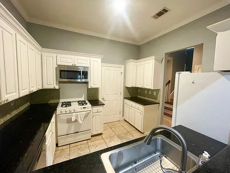 18 Charleston Cir — Photo 13