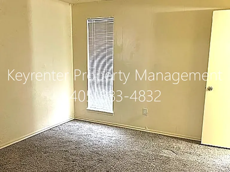 5316 S Briarwood Dr — Photo 2