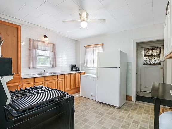 5th image of 605 W Walnut St