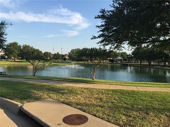 2nd image of 302 Lakeside Ct