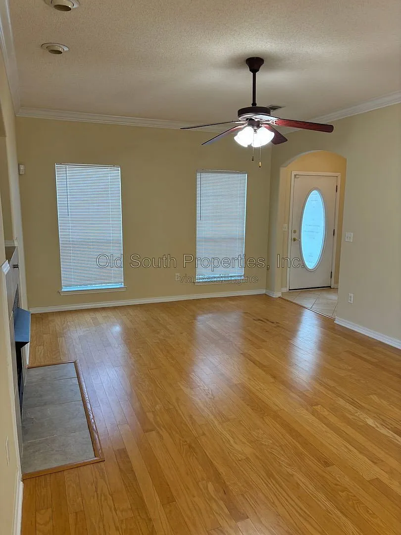 3 bed, 2.5 bath, 1597 sqft, $2,100 — Photo 4