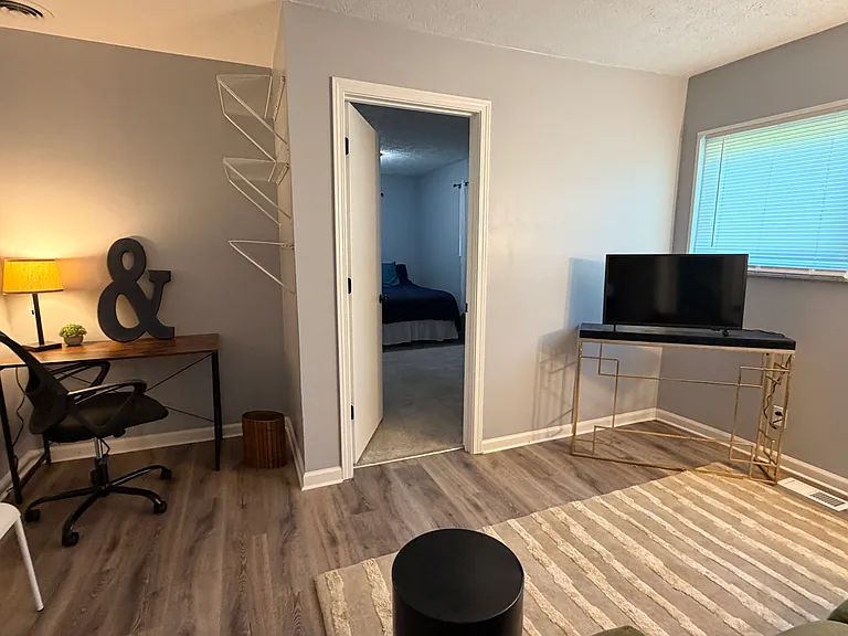 6166 Cooper Rd — Photo 3