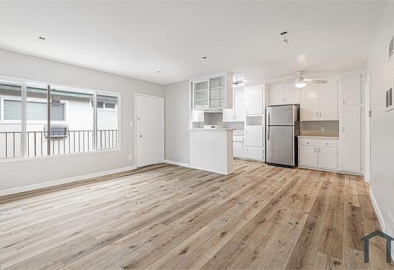 2nd image of 320 S Sherbourne Dr APT 7