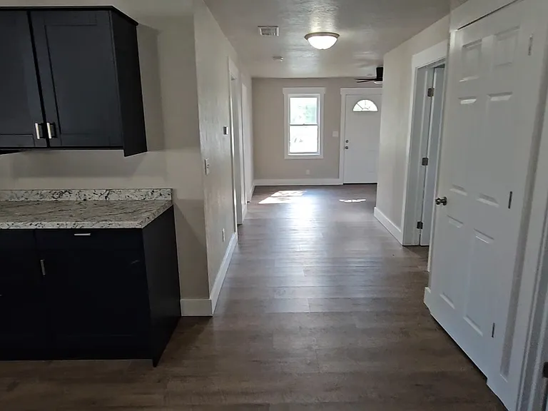 222 S Hackett St — Photo 3