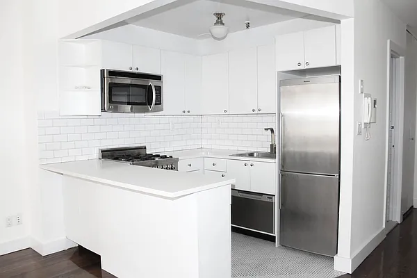 Rented by Mirador Real Estate | media 21