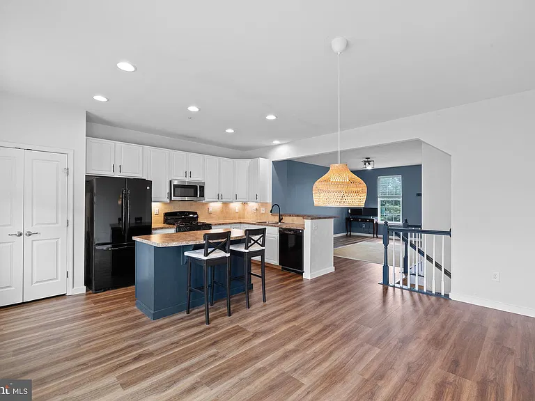110 Topaz Dr — Photo 16