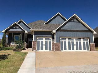 3109 Hunter Crest Dr, Edmond, OK 73034