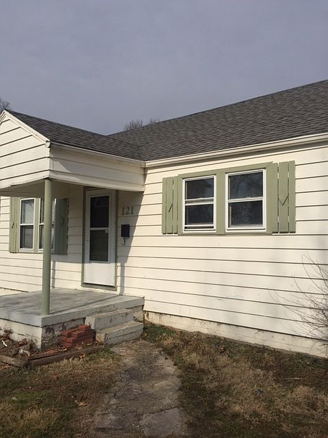 1st image of 121 E Parkwood Dr