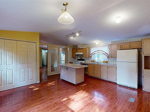 5th image of 23945 Killer Bee Ln