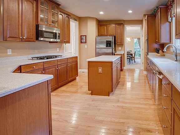 5th image of 7168 Airy View Dr