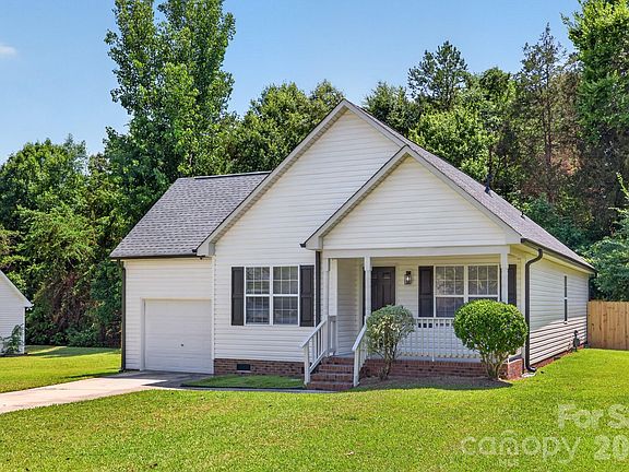 2nd image of 1001 Loch Lomond Cir