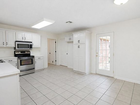 5th image of 304 Idlewild Dr