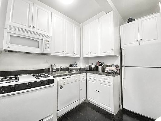 1st image of 330 E 43rd St #407