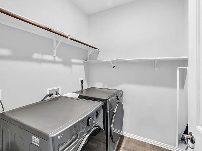 2313 Sky View Rd — Photo 33