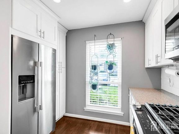 5th image of 278 Penns Way