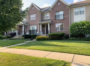 2571 Waterbury Ln, Buffalo Grove, IL 60089