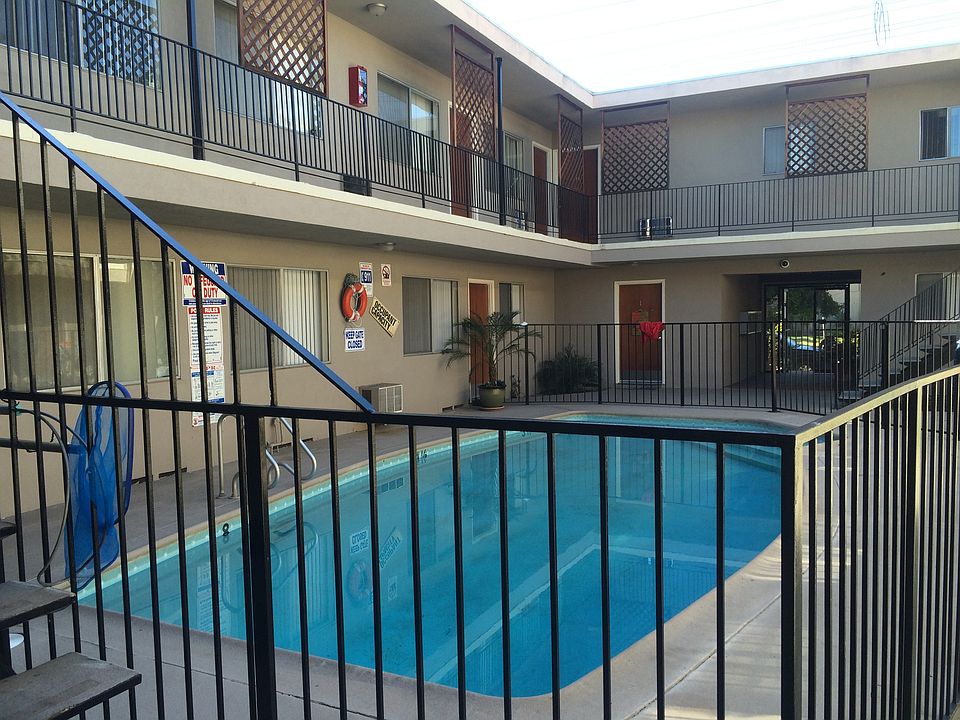 Court yard Swimming Pool