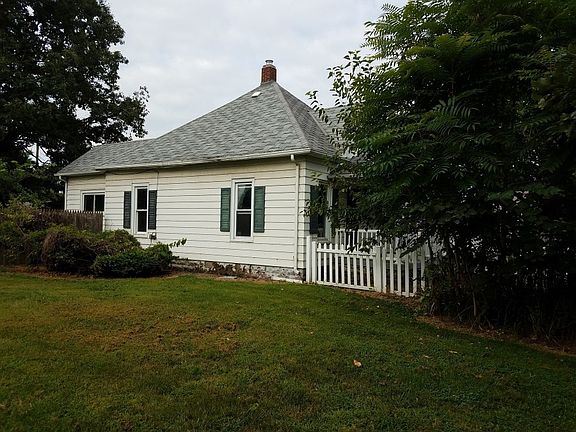 3rd image of 1523 Woodley Ave