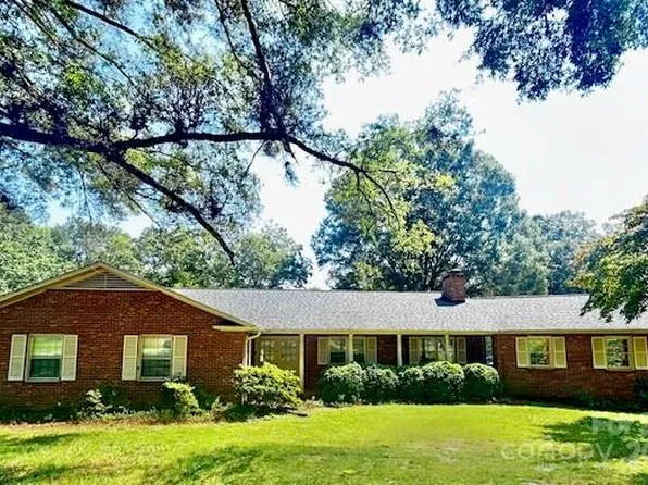 2690 34th Street Pl NE, Hickory, NC 28601