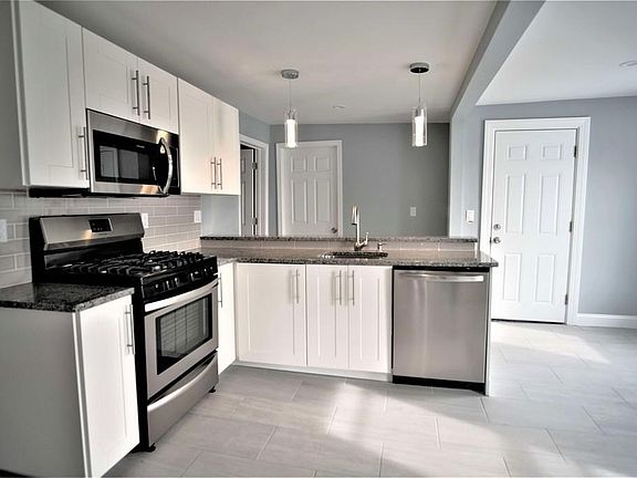 3rd image of 211 Jefferson Ave APT 2