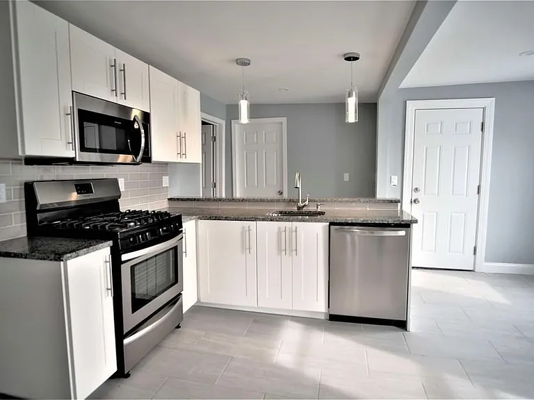 211 Jefferson Ave #3 — Photo 12