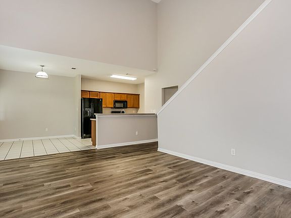 4th image of 2407 Creekwood St