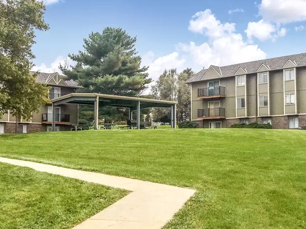 Northampton Arms, 5615 Northampton Blvd #9524457fb, Omaha, NE 68104