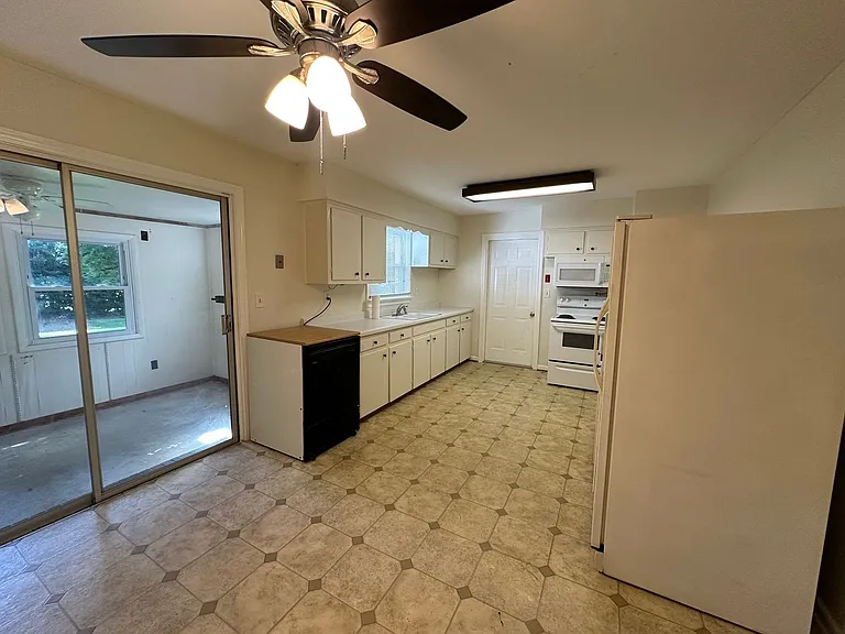 1408 Dermott Ave — Photo 10