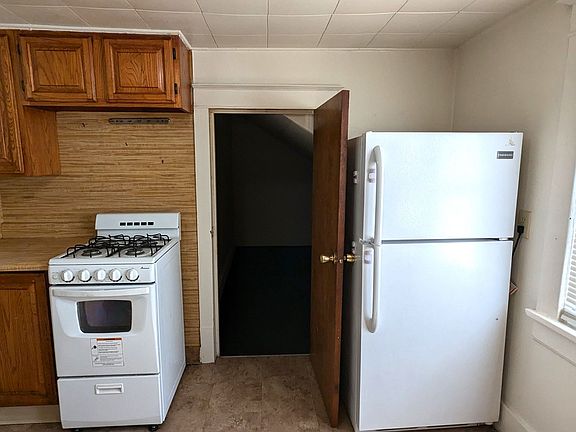 2nd image of 2901 Temple St