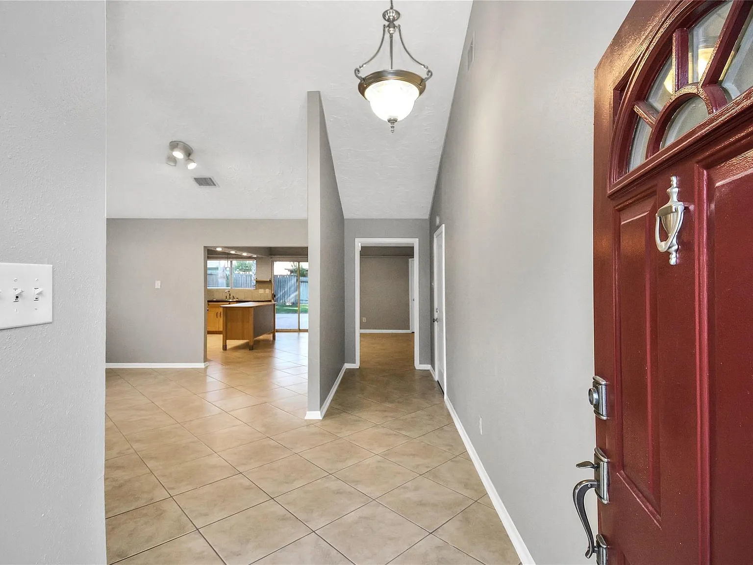 4 bed, 2.0 bath, 1916 sqft, $2,150 — Photo 3