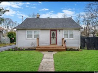 35 E 13th St, Huntington Station, NY 11746