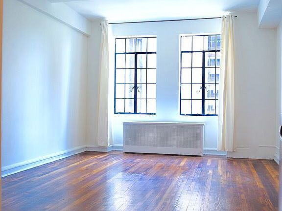 3rd image of 320 E 42nd St APT 808