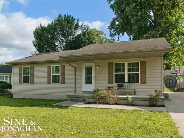 255 Harbor View Dr, Marysville, MI 48040