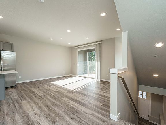 5th image of 804 NW 7th Ave