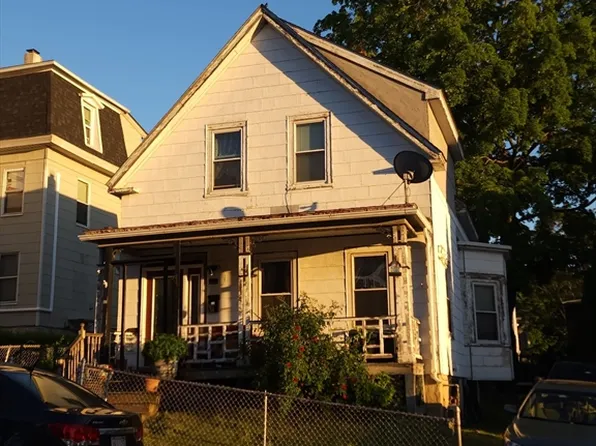 32 Shelby St, Worcester, MA 01605