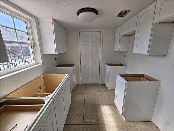 5th image of 200 Country Club Dr APT 1101