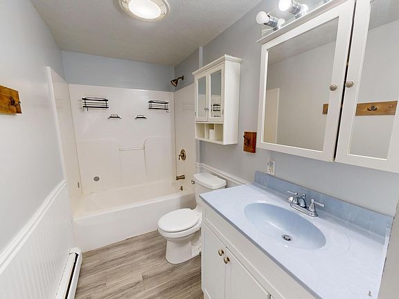 4th image of 434 Maple St
