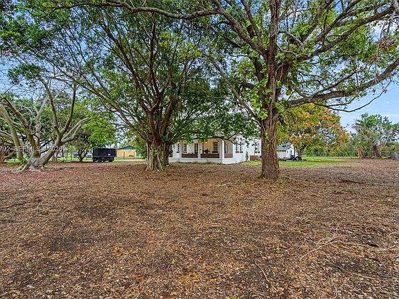 4th image of 20255 SW 296th St