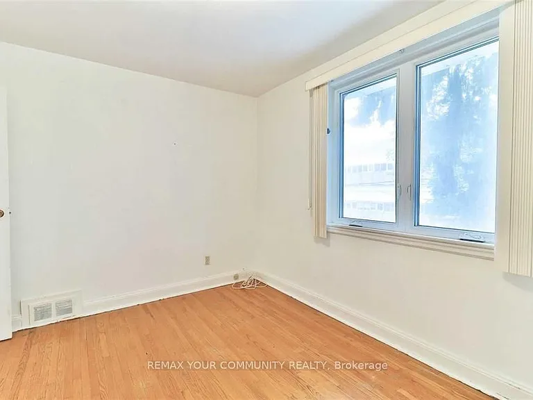 6 Lennox St #UPPER — Photo 5