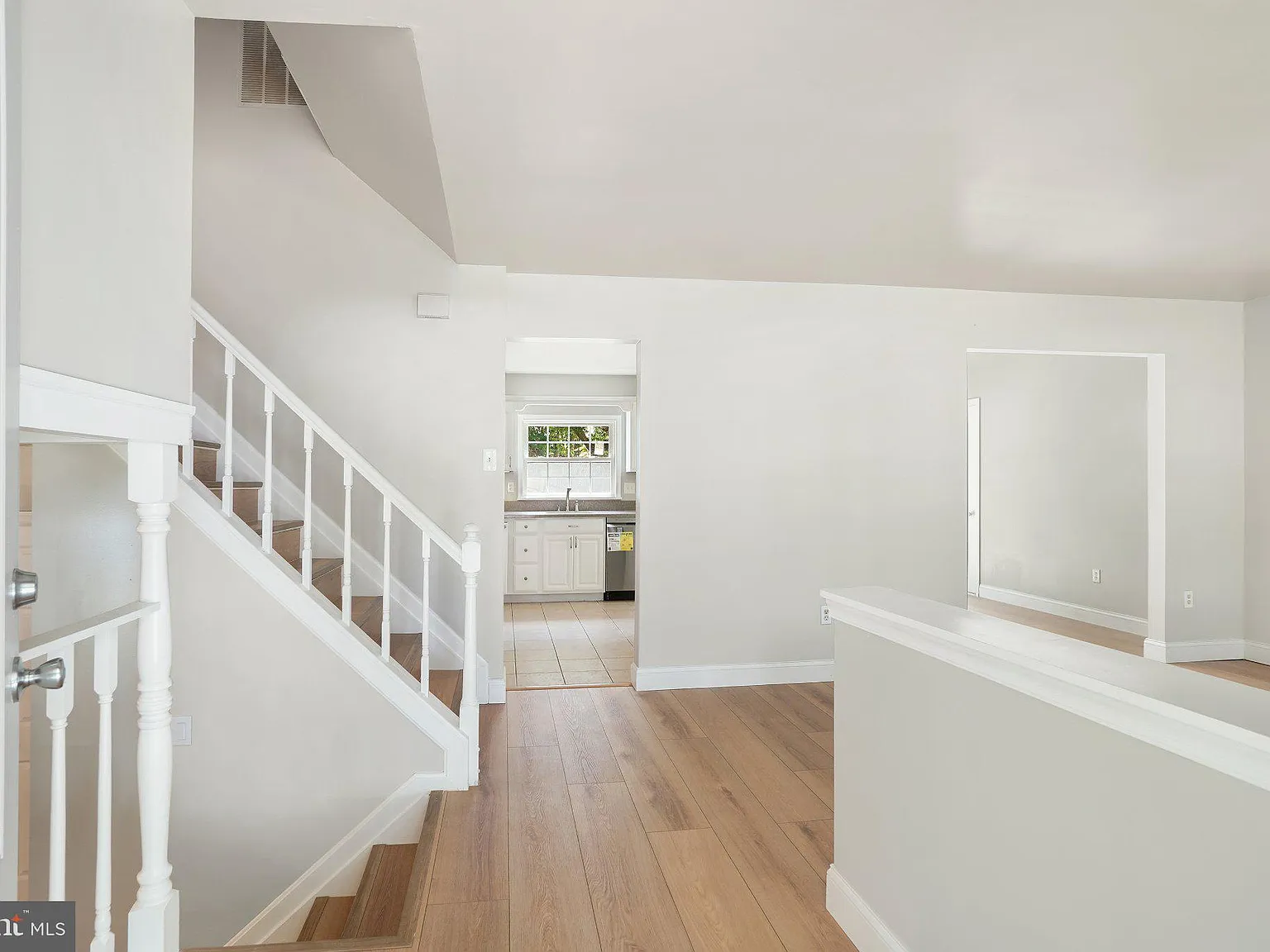 4 bed, 2.5 bath, 1728 sqft, $3,400 — Photo 3