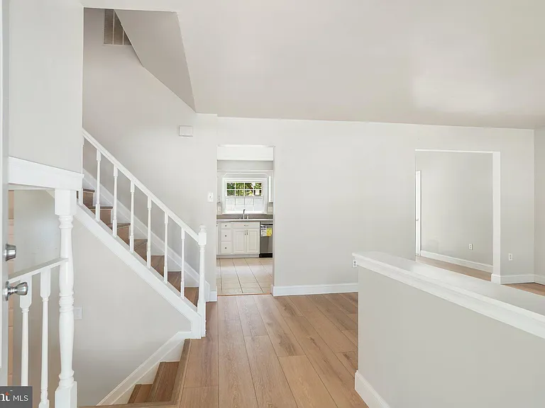 15950 Alameda Dr — Photo 3