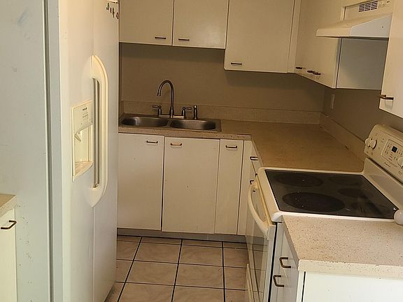 5th image of 1126 Lewis Dr