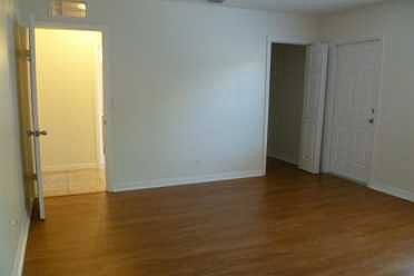 5th image of 828 Lake Ave N APT 6