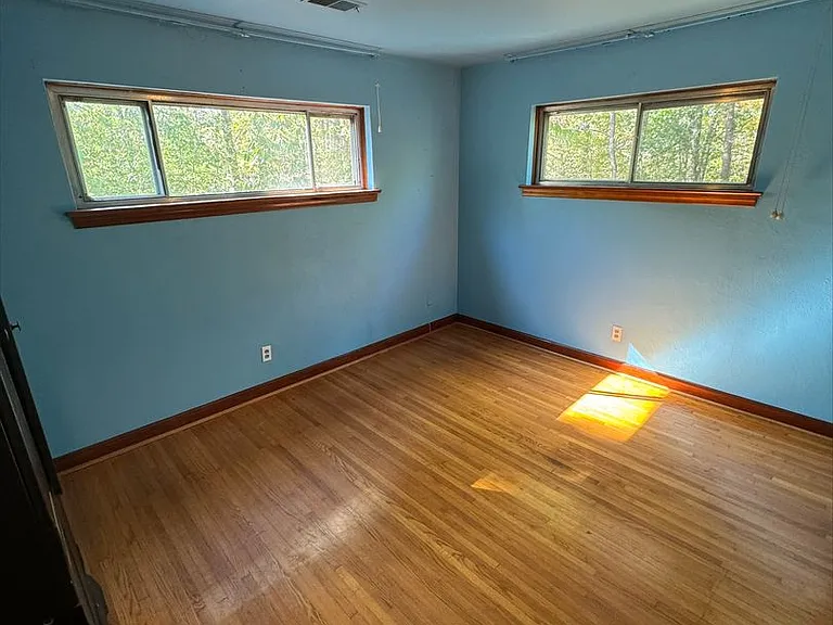 1501 Akins Dr — Photo 11
