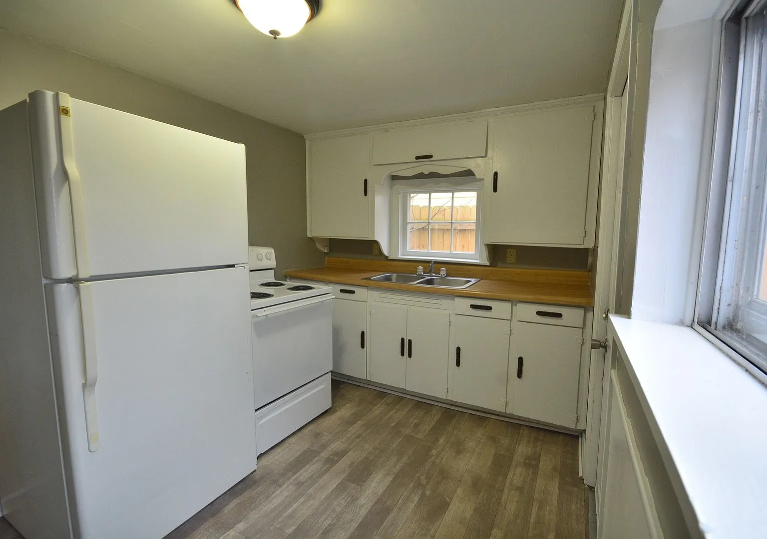 Available in JULY Adorable 2 bedroom 1 bath house — Photo 3