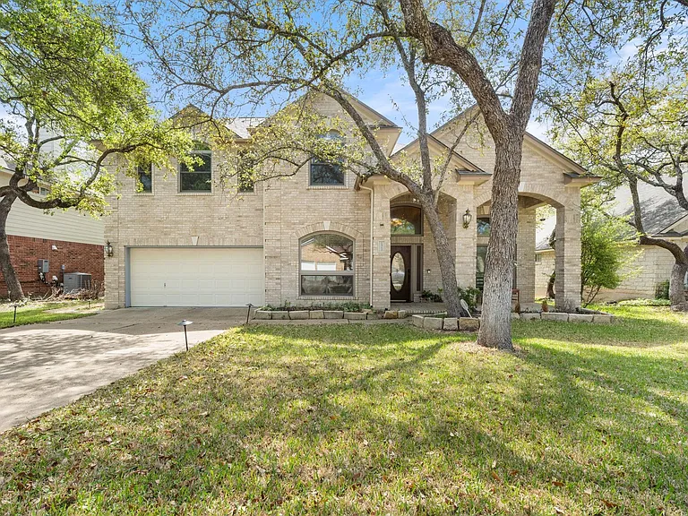 1512 Amelia Dr — Photo 1