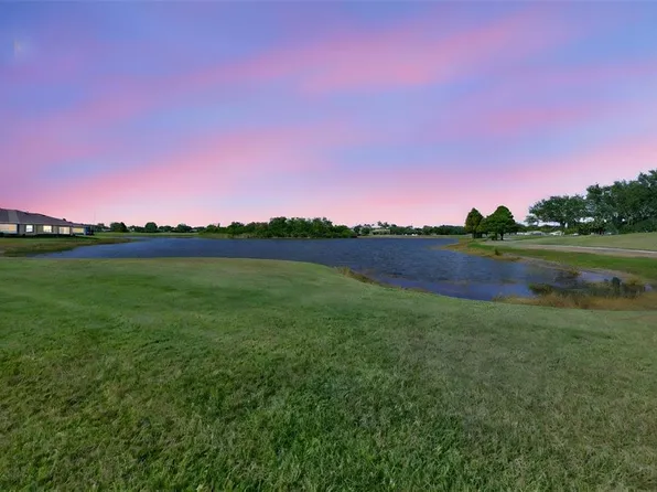 2241 Nottingham Greens Dr, Sun City Center, FL 33573