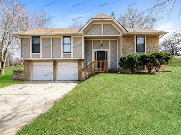 8301 N Virginia Ave, Kansas City, MO 64118